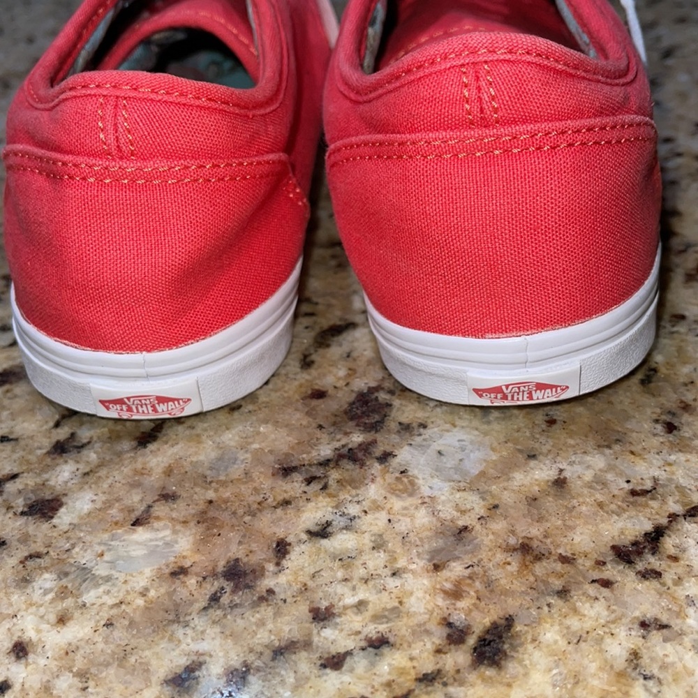 Vans - Picture 6 of 8